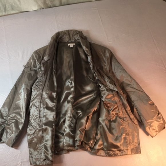 CHICO'S Buttoned Rain Jacket w/Pockets Packable Washable Size 2 - Picture 10 of 11